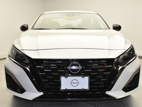 Used 2025 Nissan Altima 2.5 SR FWD image 2