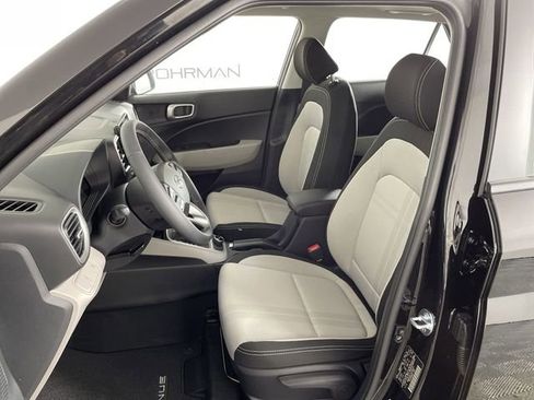 Certified 2025 Hyundai Venue SEL image 19