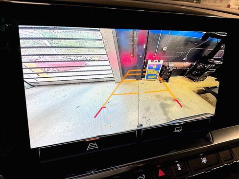 Used 2024 GMC Sierra 1500 SLT image 18