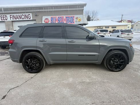 Used 2019 Jeep Grand Cherokee Altitude image 8