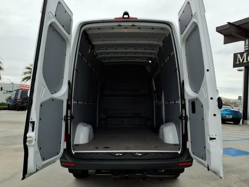 Used 2025 Mercedes-Benz Sprinter 2500 image 21