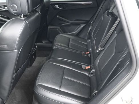 Certified 2023 Porsche Macan AWD/4WD image 7