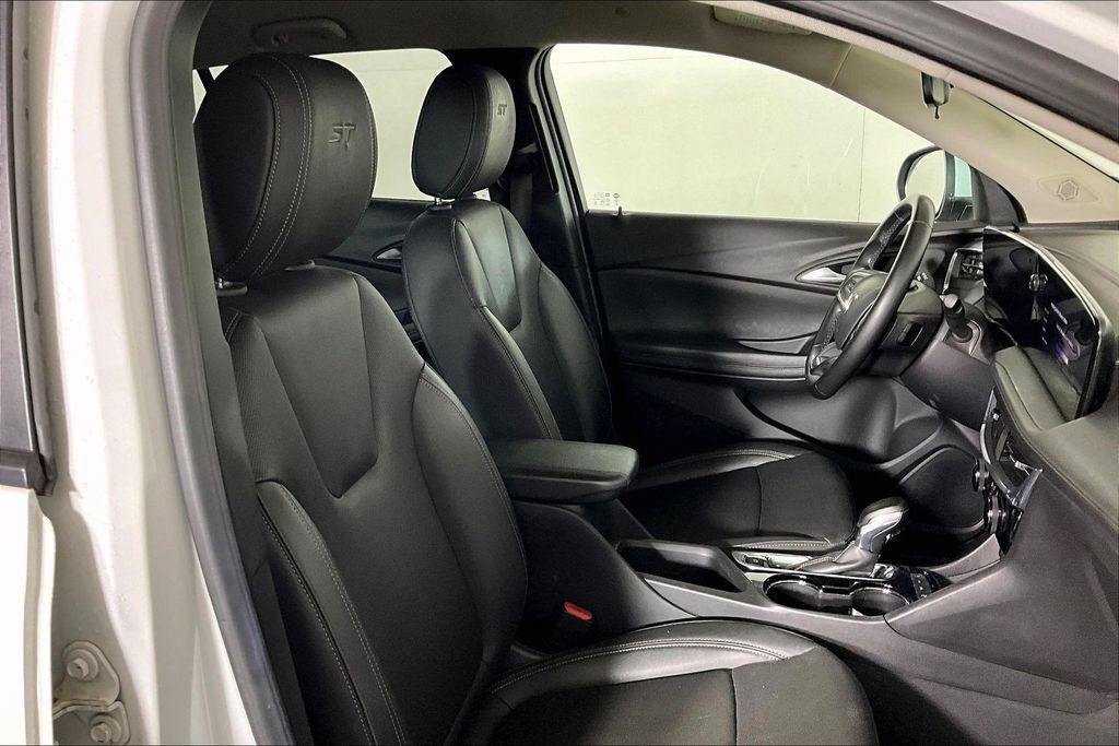 Used 2024 Buick Encore GX Sport Touring AWD/4WD image 6