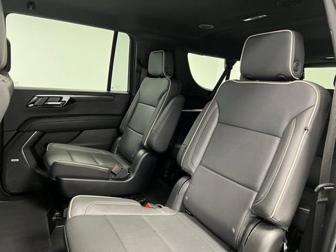 Used 2025 Chevrolet Suburban Premier AWD/4WD image 44