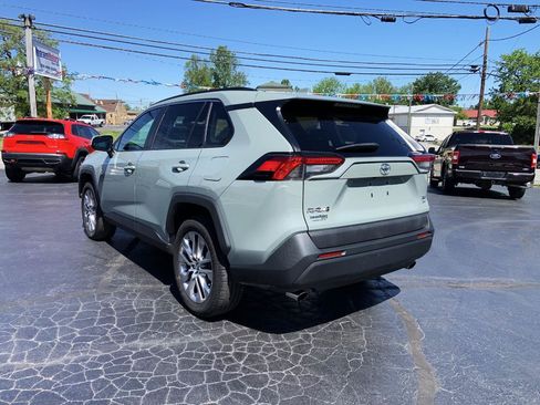 Used 2020 Toyota RAV4 XLE Premium AWD/4WD image 5