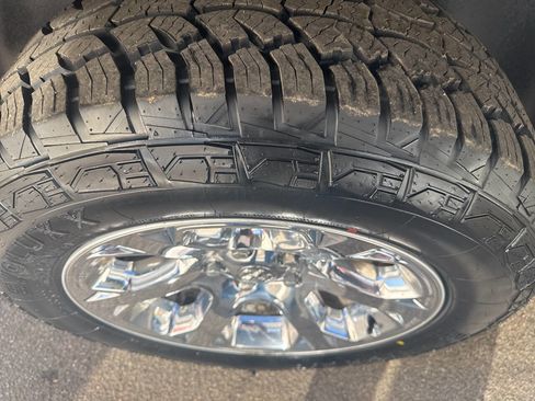 Used 2017 RAM 1500 Laramie AWD/4WD image 9