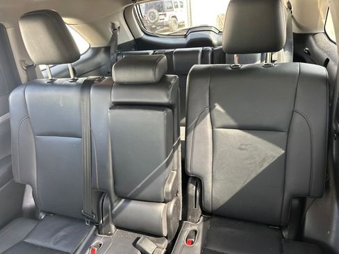 Used 2019 Toyota Highlander XLE image 13