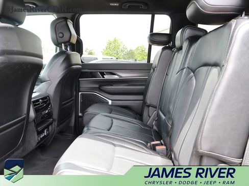 Used 2024 Jeep Wagoneer Series II w/ Flexible Seating Group AWD/4WD image 19