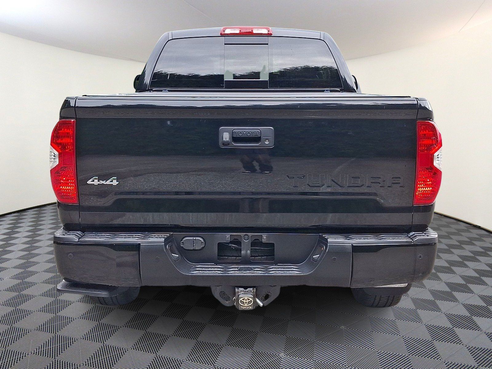 Used 2019 Toyota Tundra Limited w/ Limited Premium Package AWD/4WD image 5
