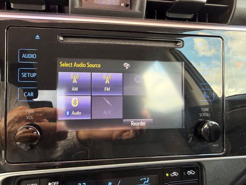 Used 2019 Toyota Corolla LE FWD image 12