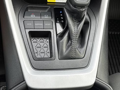 Used 2025 Toyota RAV4 XLE w/ Convenience Package FWD image 23