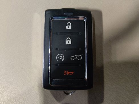 Used 2023 Jeep Grand Cherokee 4WD 4xe image 32