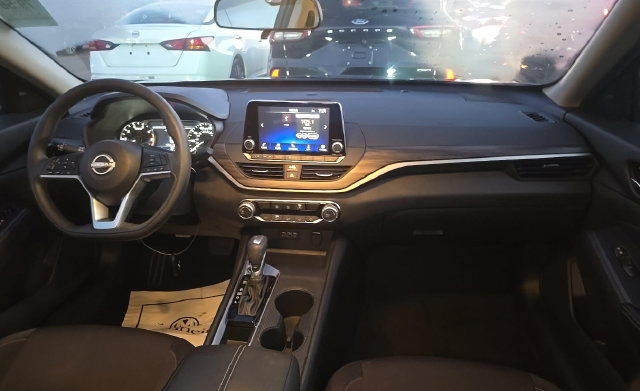 Used 2025 Nissan Altima 2.5 SV FWD image 7