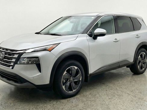 Used 2025 Nissan Rogue SV FWD image 3
