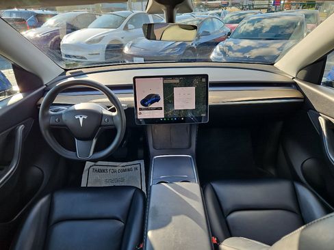 Used 2022 Tesla Model Y Long Range image 14