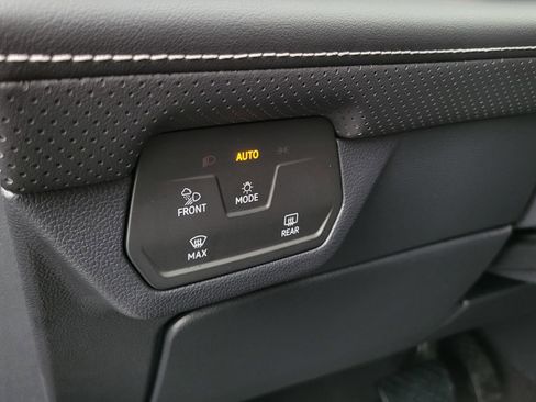 Used 2025 Volkswagen Atlas SEL image 19