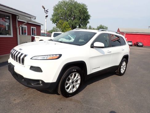 Used 2015 Jeep Cherokee Latitude AWD/4WD image 3