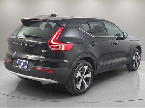 Used 2025 Volvo XC40 B5 Plus w/ Protection Package Premier AWD/4WD image 7