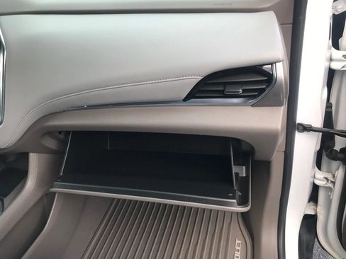 Used 2020 Chevrolet Traverse LT w/ LT Premium Package image 53