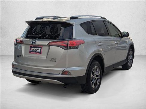 Used 2016 Toyota RAV4 XLE AWD/4WD image 5