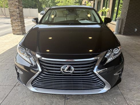 Used 2016 Lexus ES 350 w/ Luxury Package w/Wood Trim FWD image 3