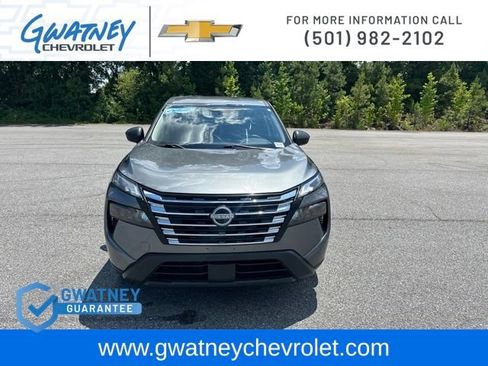 Used 2024 Nissan Rogue S AWD/4WD image 2