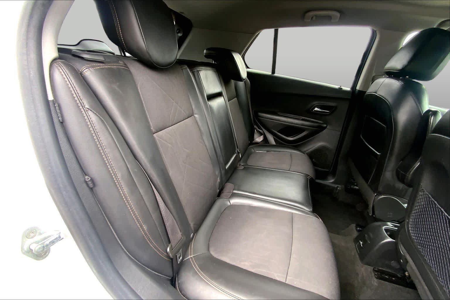 Used 2021 Chevrolet Trax LT w/ Sport Edition FWD image 18