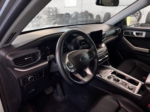 Used 2023 Ford Explorer XLT AWD/4WD image 8
