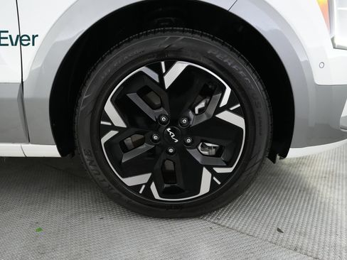 Used 2024 Kia Niro Wave w/ Wave Preserve Package FWD image 22