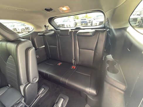 Used 2022 Toyota Highlander XLE AWD/4WD image 13