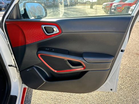 Used 2022 Kia Soul Turbo image 14