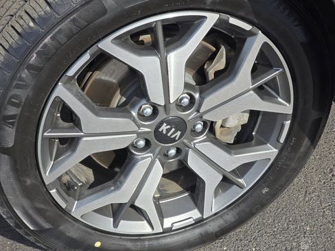 Used 2021 Kia Seltos EX image 19