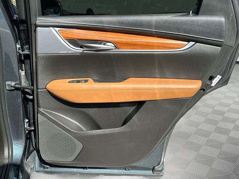 Used 2020 Cadillac XT5 Premium Luxury w/ LPO, Illumination Package image 32