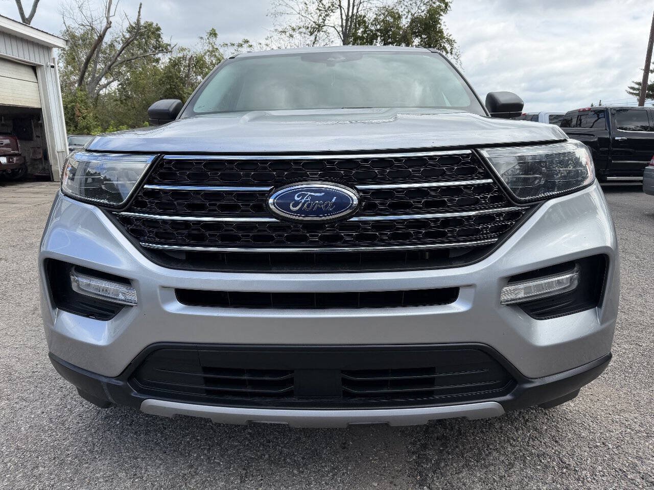 Used 2020 Ford Explorer XLT w/ Equipment Group 202A AWD/4WD image 2