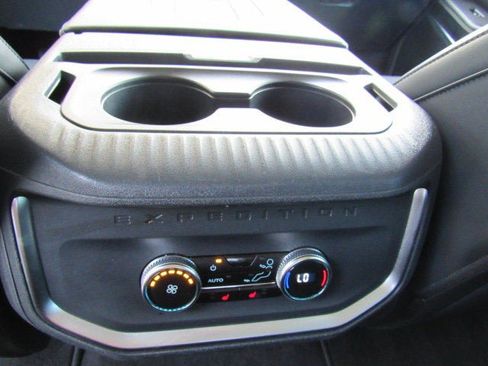 Used 2025 Ford Expedition Platinum AWD/4WD image 35
