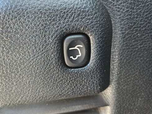Used 2019 Jeep Grand Cherokee Laredo RWD image 16
