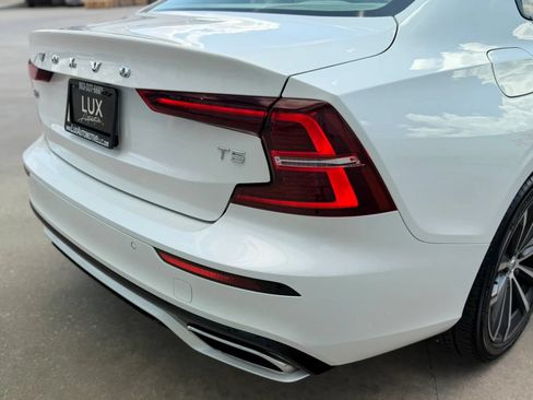 Used 2021 Volvo S60 T5 Momentum FWD image 8