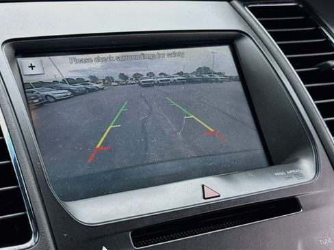 Used 2017 Ford Taurus SEL w/ Equipment Group 201A FWD image 18