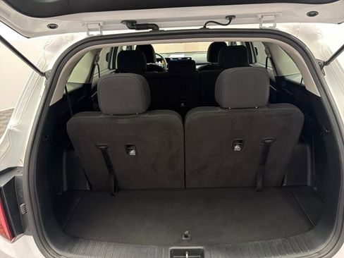 Certified 2025 Kia Sorento LX FWD image 17