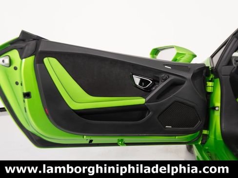 Used 2021 Lamborghini Huracan EVO image 13