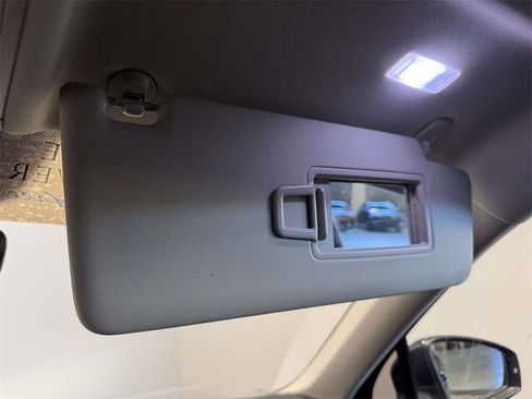 Used 2022 Volkswagen Tiguan SE image 27