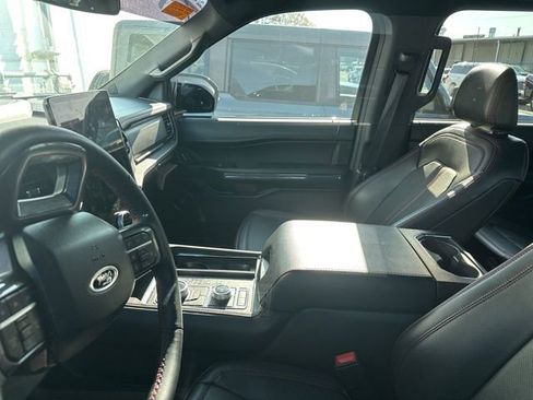 Used 2024 Ford Expedition Limited image 14
