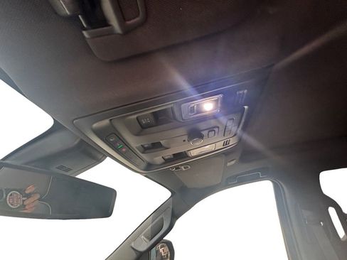 Used 2022 GMC Yukon SLT image 25