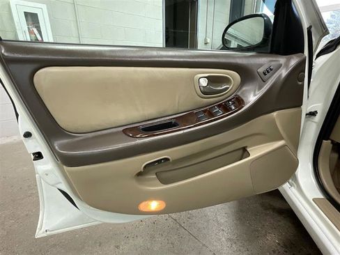 Used 2002 Nissan Maxima GLE image 10