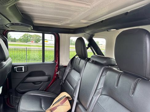 Used 2021 Jeep Wrangler Unlimited Sahara w/ Cold Weather Group AWD/4WD image 6