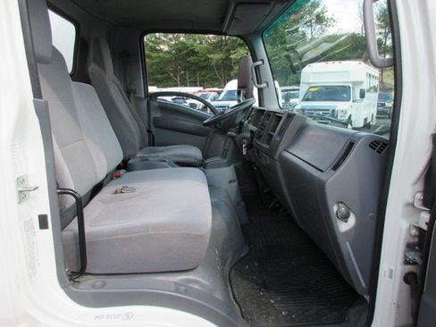 Used 2018 Isuzu NPR RWD image 10