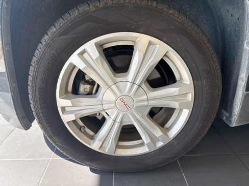 Used 2017 GMC Terrain SLE FWD image 2