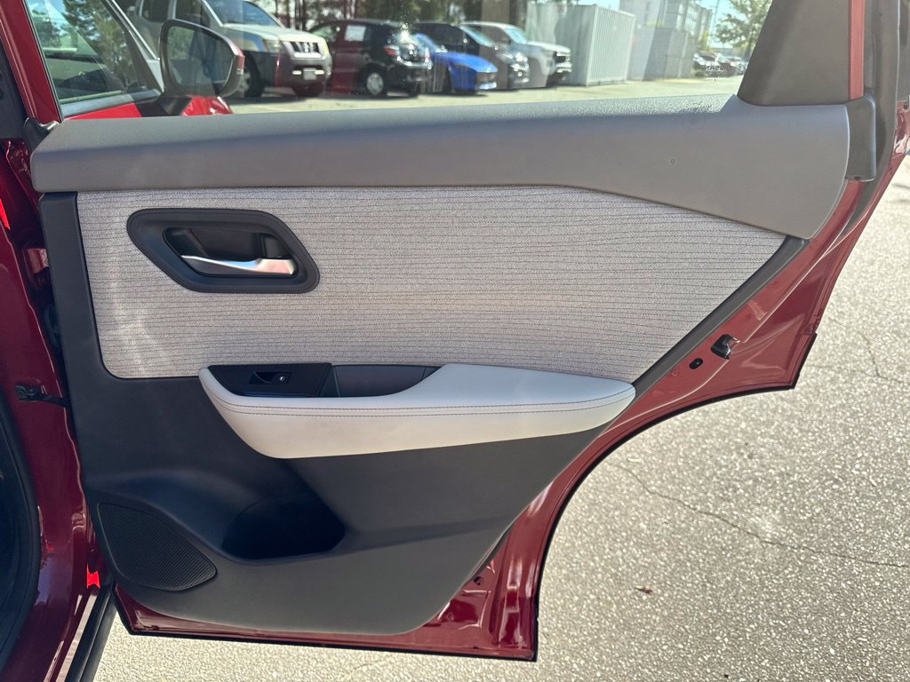 Used 2023 Nissan Rogue SV AWD/4WD image 31