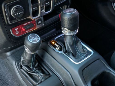 Used 2022 Jeep Wrangler Unlimited Rubicon 4xe AWD/4WD image 16