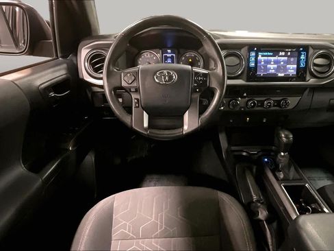 Used 2017 Toyota Tacoma TRD Sport w/ Tow Package (A/T) AWD/4WD image 6